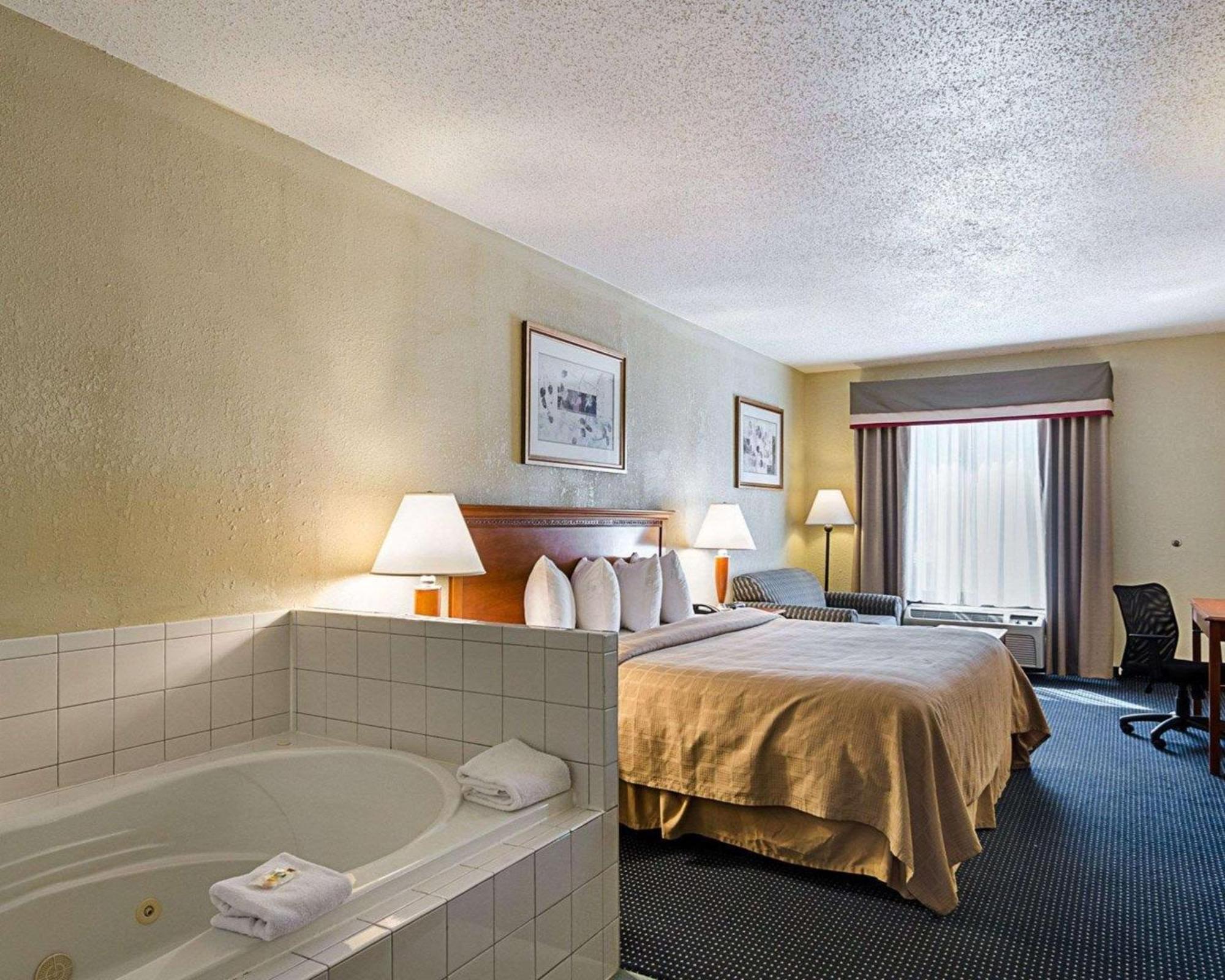 Quality Inn Troutville - Roanoke North Экстерьер фото