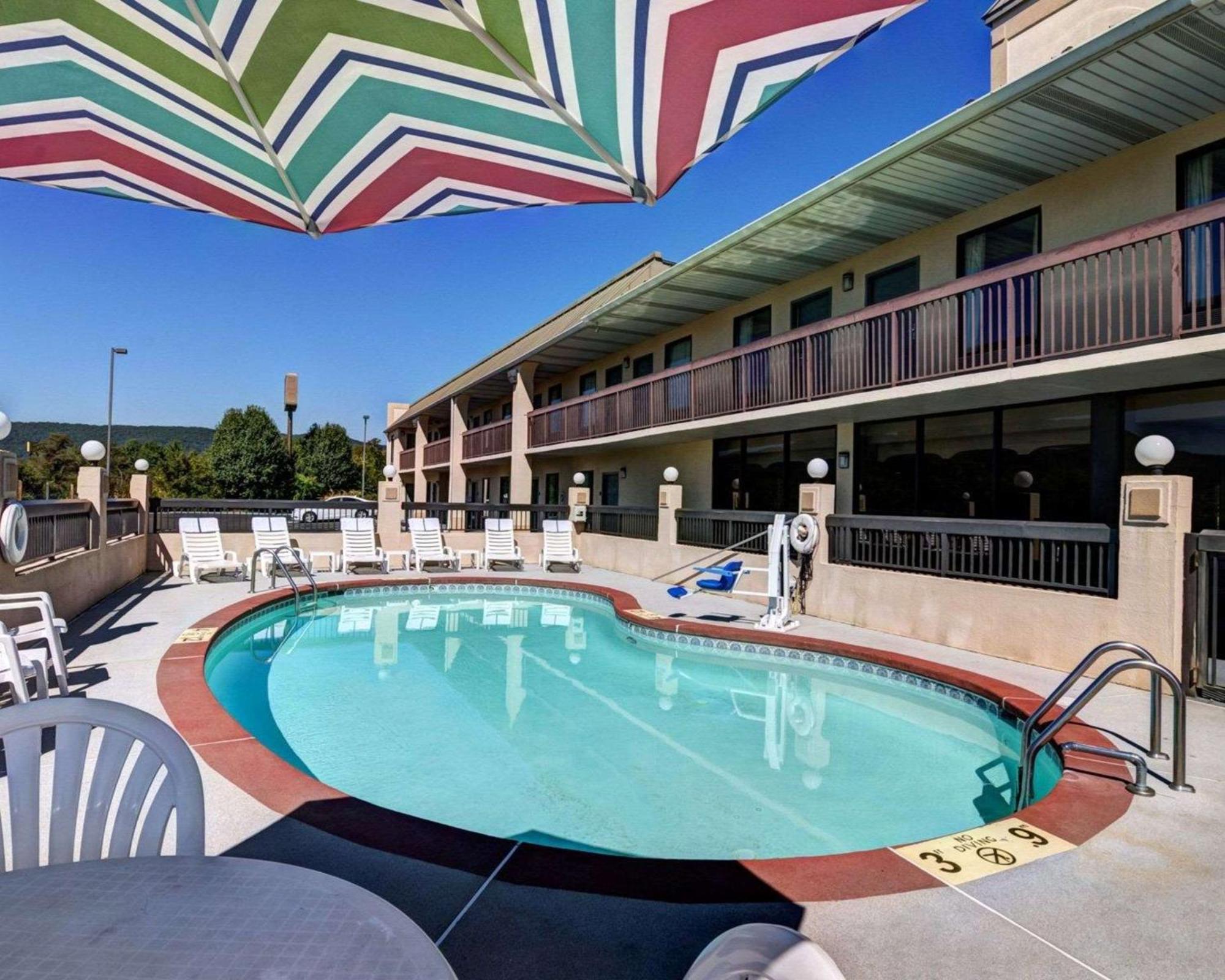 Quality Inn Troutville - Roanoke North Экстерьер фото