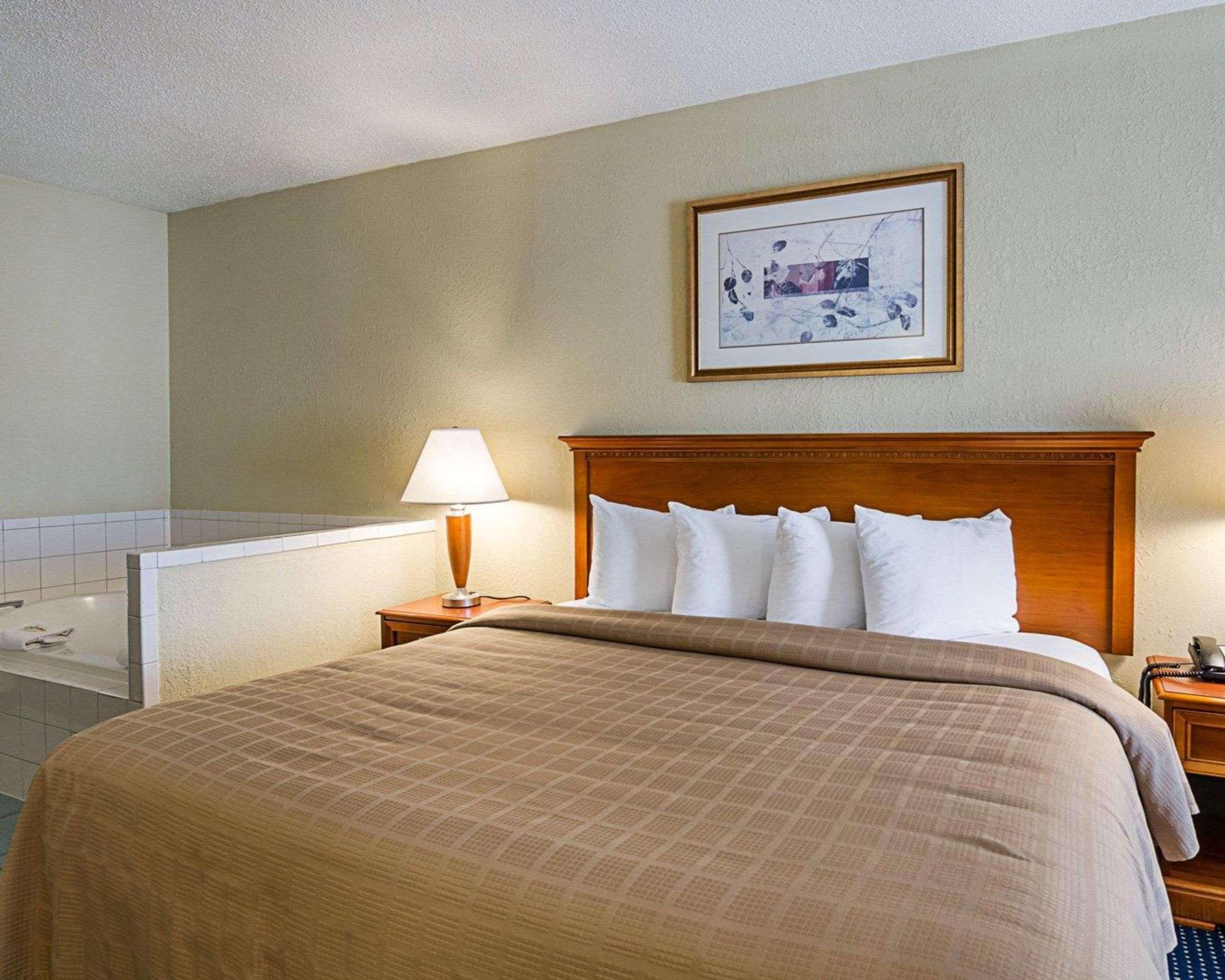 Quality Inn Troutville - Roanoke North Экстерьер фото
