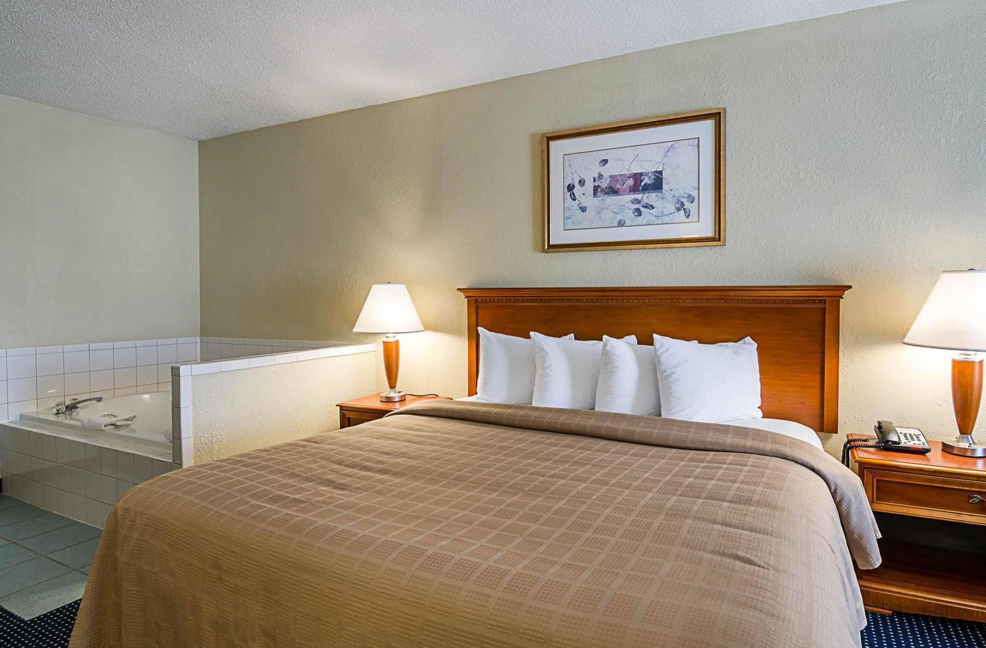 Quality Inn Troutville - Roanoke North Экстерьер фото