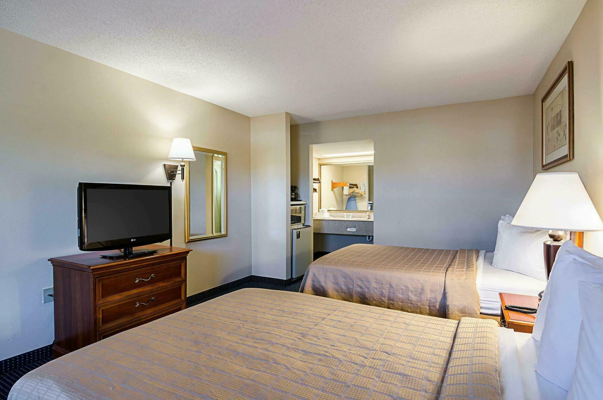 Quality Inn Troutville - Roanoke North Экстерьер фото